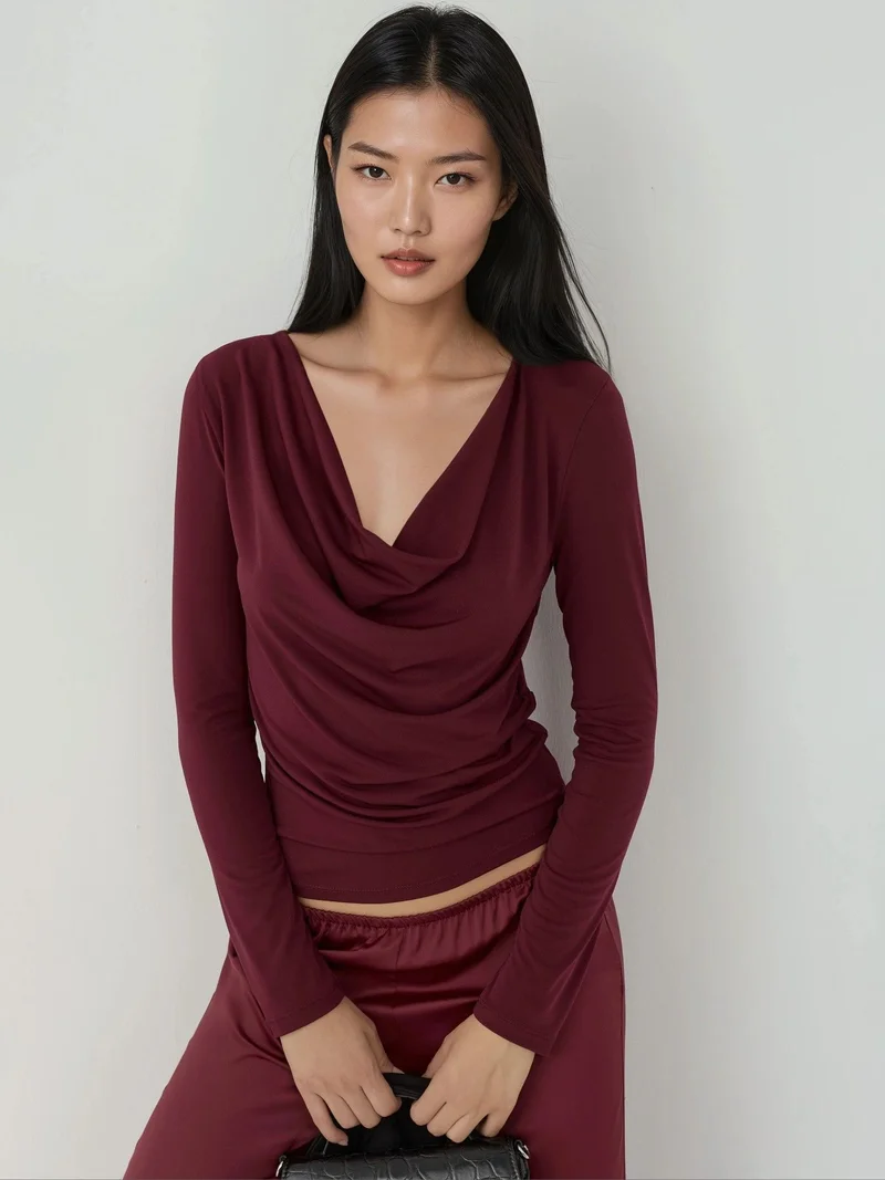 هيكاب بلوزة محبوكة بياقة ملتفة